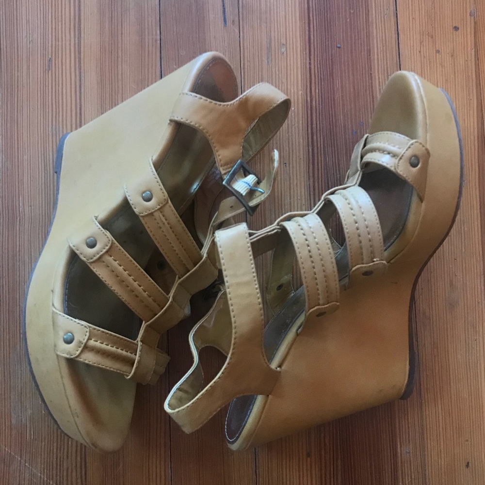 yellow wedge shoe (slight wear)